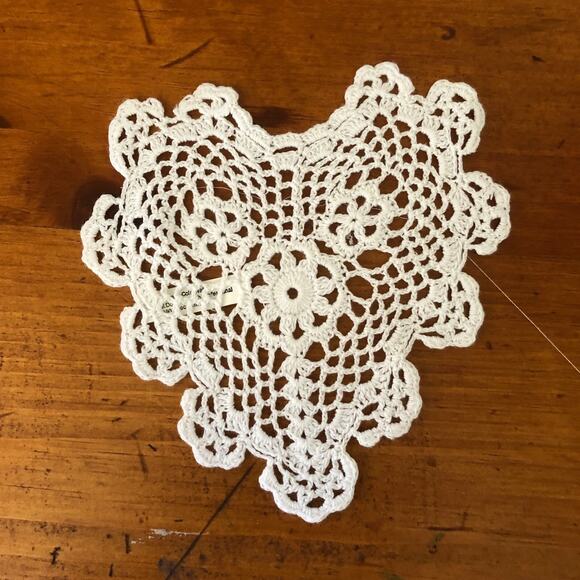 Set of 4 Westwater Enterprises Crochet Doily White Round Square Heart Shape - Picture 5 of 11